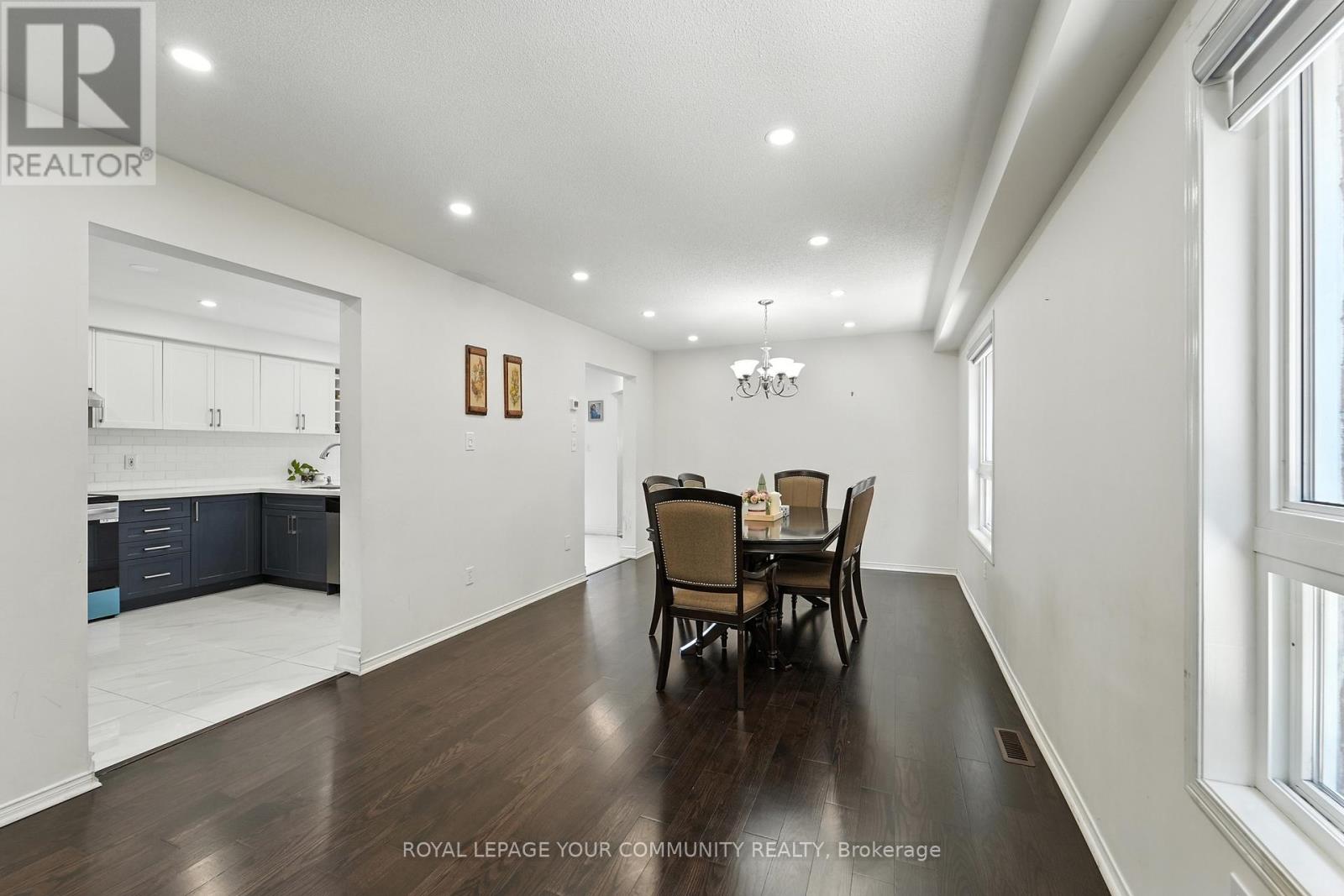 Photo 8 of 20 Capistro Street, Brampton ON