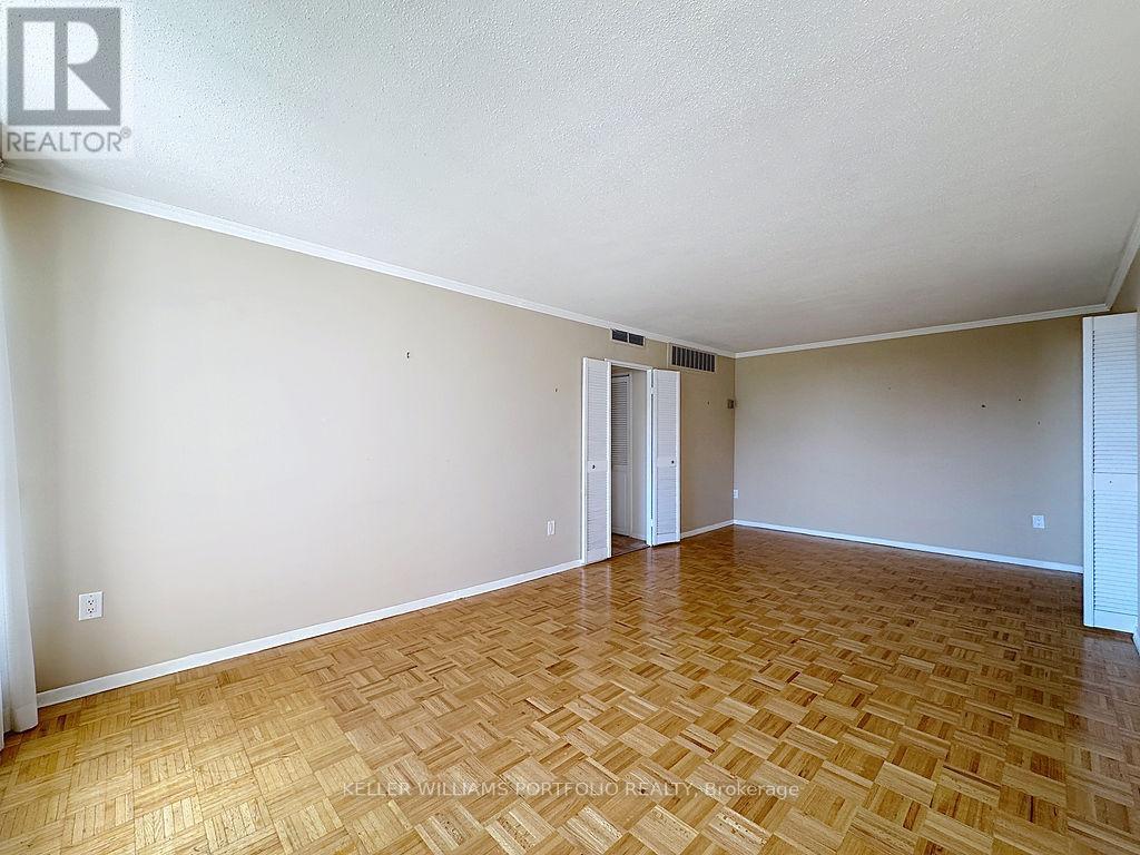 Photo 14 of 404 44 Longbourne Drive, Toronto ON