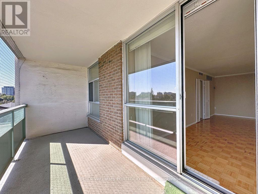 Photo 15 of 404 44 Longbourne Drive, Toronto ON