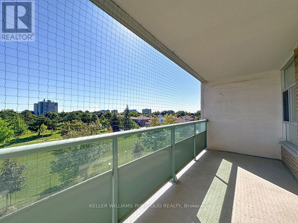 Photo 16 of 404 44 Longbourne Drive, Toronto ON