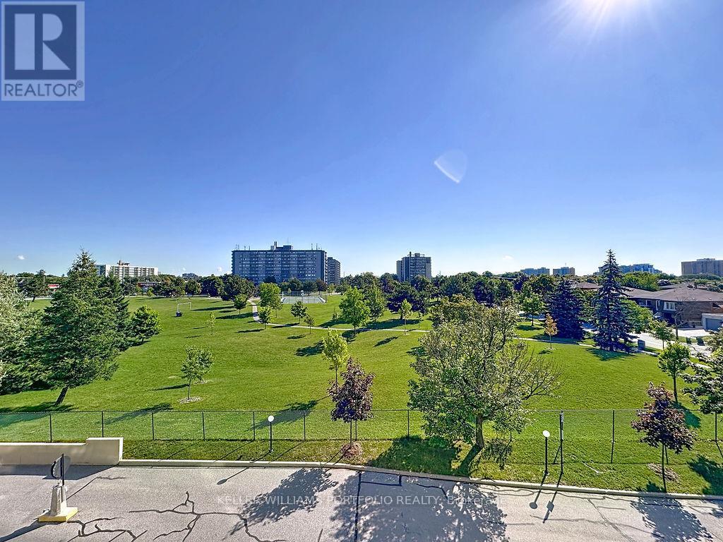 Photo 18 of 404 44 Longbourne Drive, Toronto ON