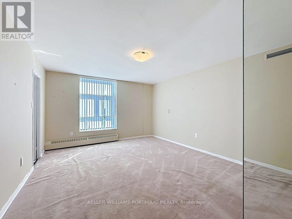 Photo 23 of 404 44 Longbourne Drive, Toronto ON