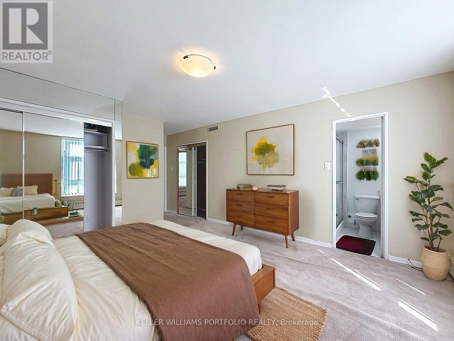 Photo 27 of 404 44 Longbourne Drive, Toronto ON