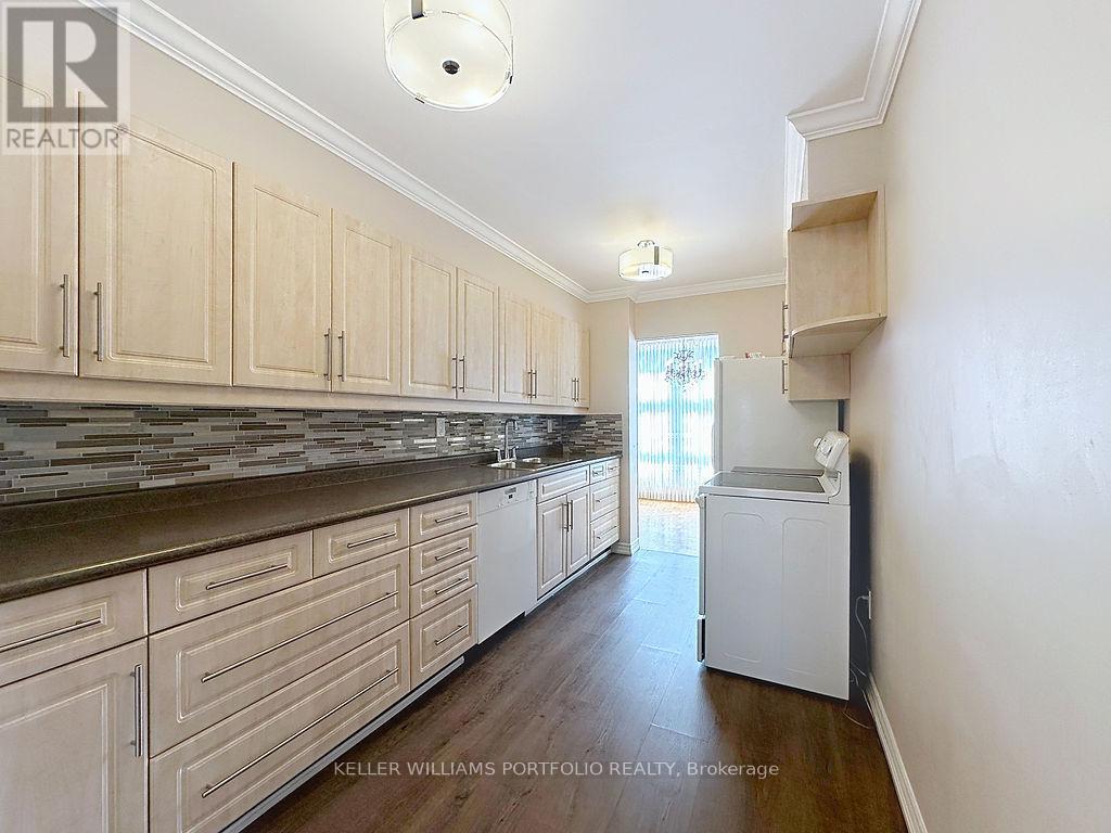 Photo 3 of 404 44 Longbourne Drive, Toronto ON