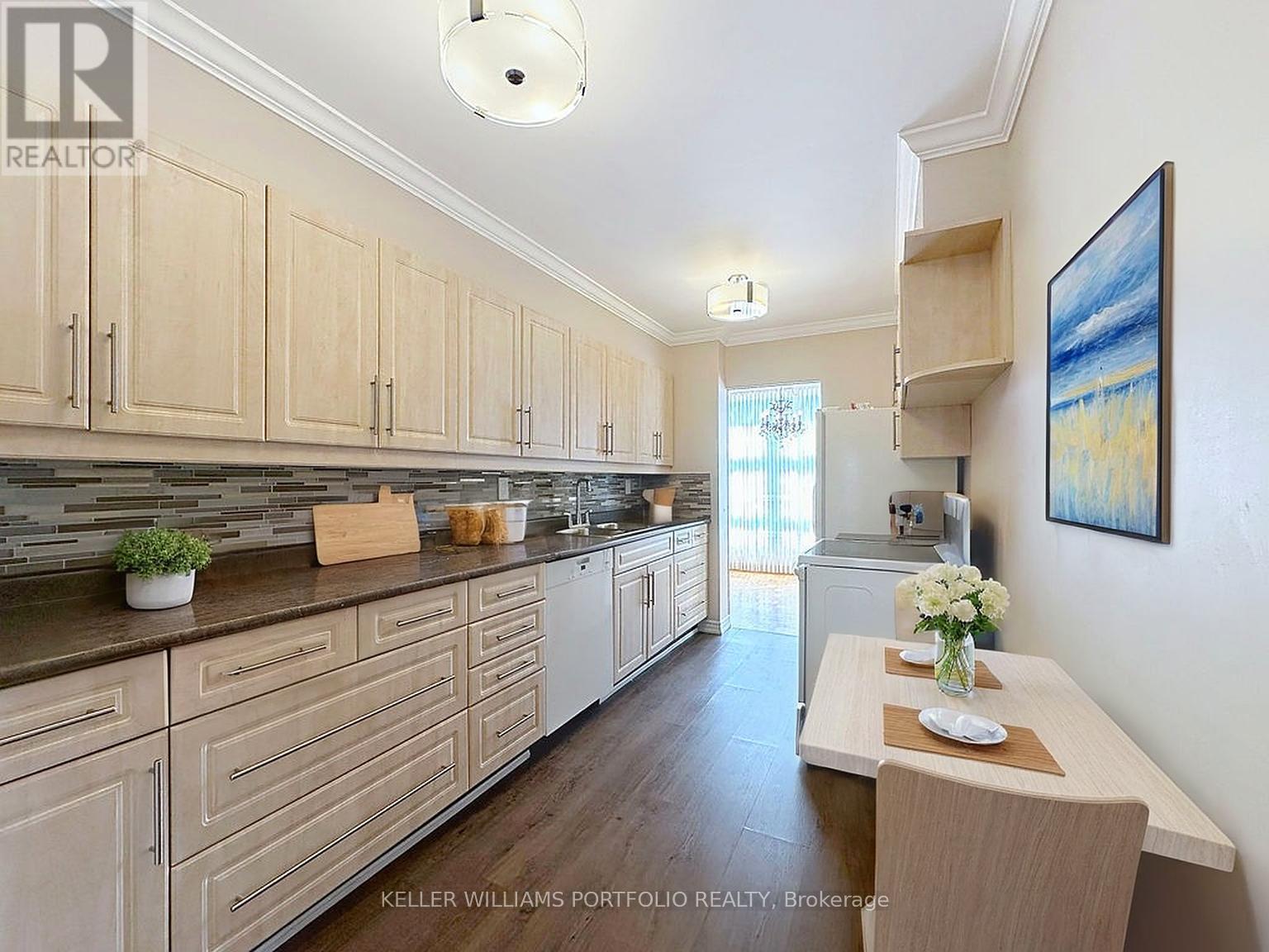 Photo 4 of 404 44 Longbourne Drive, Toronto ON