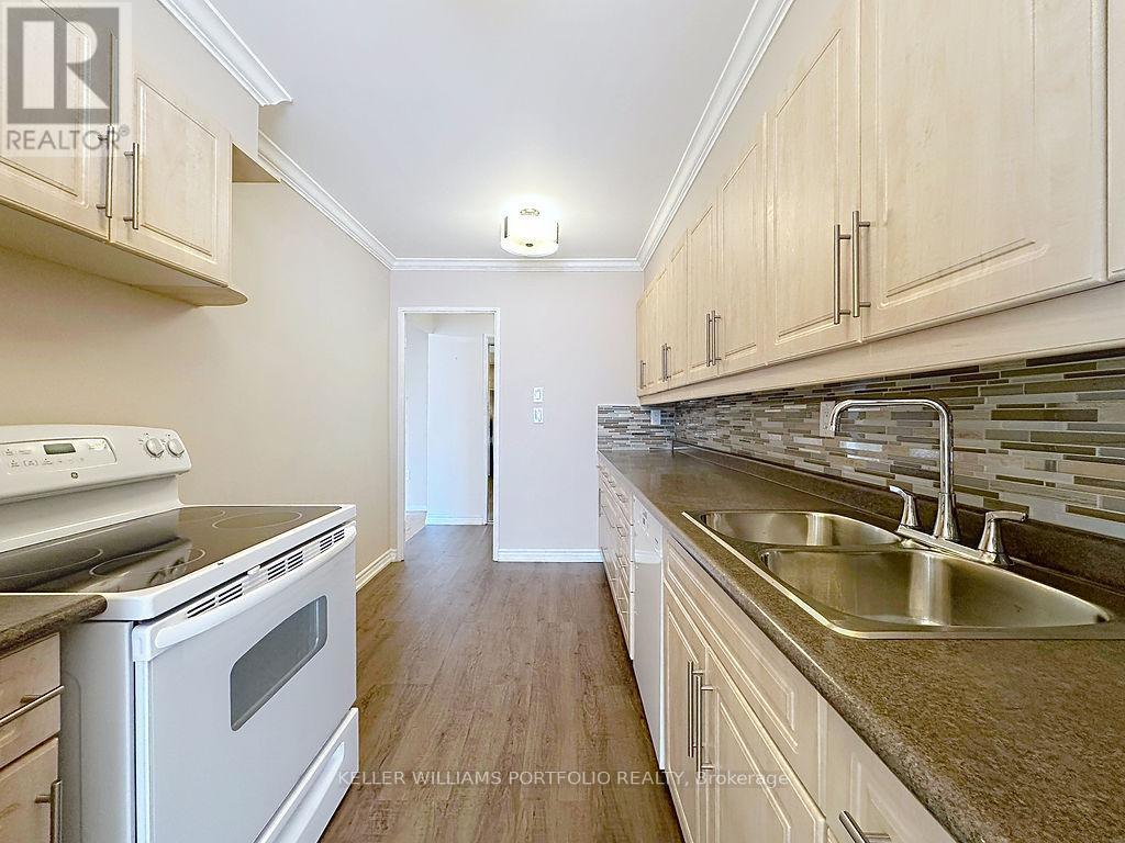 Photo 5 of 404 44 Longbourne Drive, Toronto ON