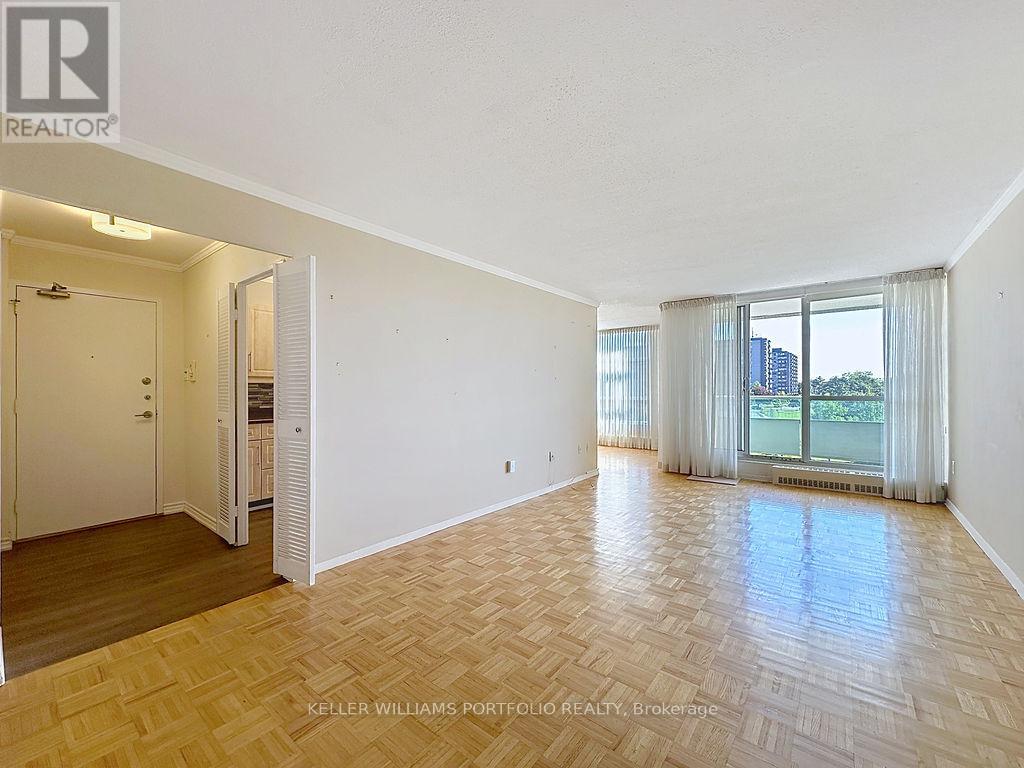 Photo 6 of 404 44 Longbourne Drive, Toronto ON