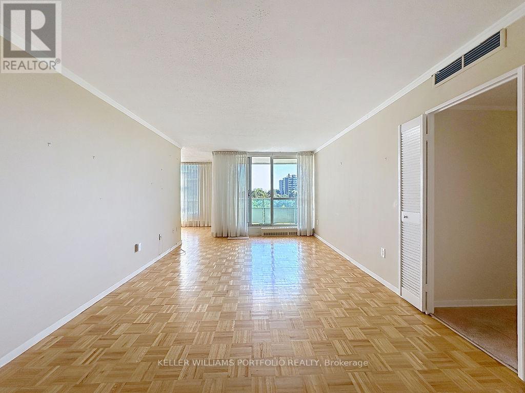 Photo 8 of 404 44 Longbourne Drive, Toronto ON