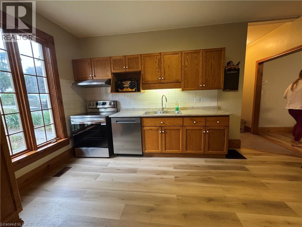 Photo 13 of 150 Elgin Street N Unit A, Cambridge ON