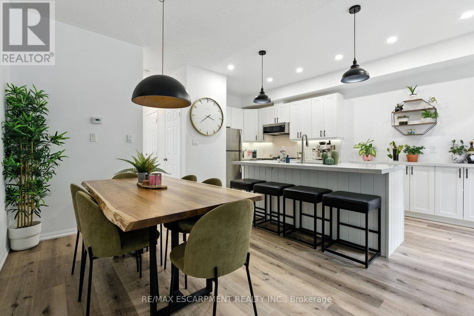 Photo 14 of 61 21 Diana Avenue, Brantford ON