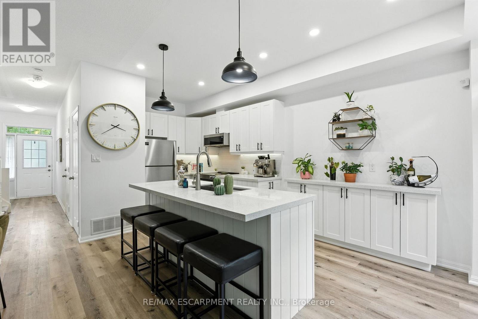 Photo 15 of 61 21 Diana Avenue, Brantford ON