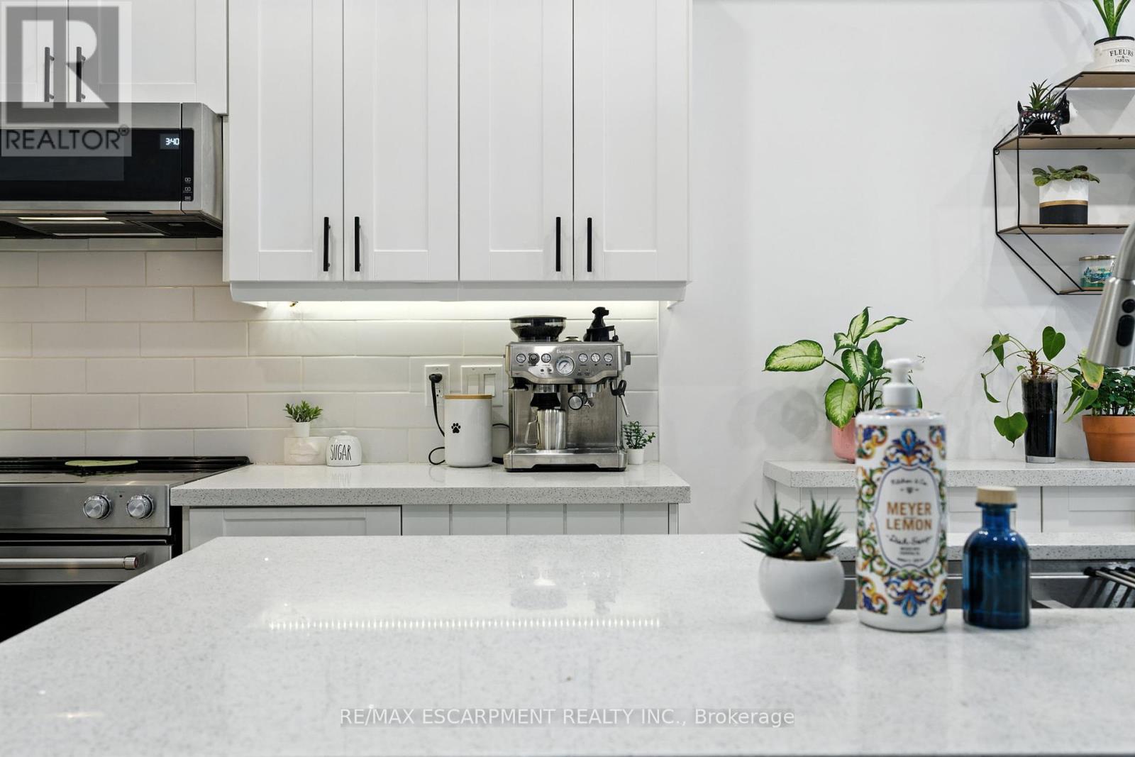 Photo 17 of 61 21 Diana Avenue, Brantford ON