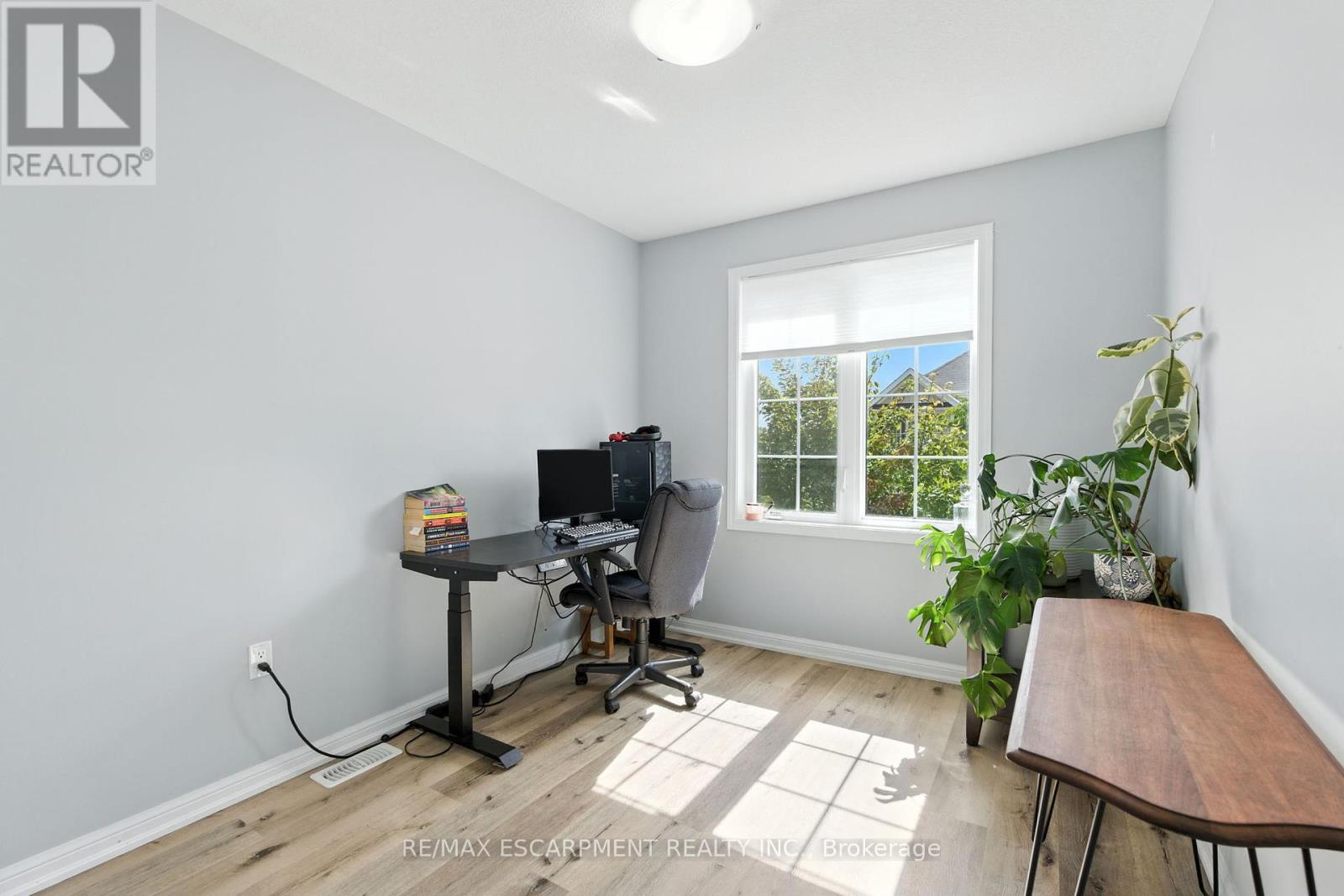 Photo 28 of 61 21 Diana Avenue, Brantford ON