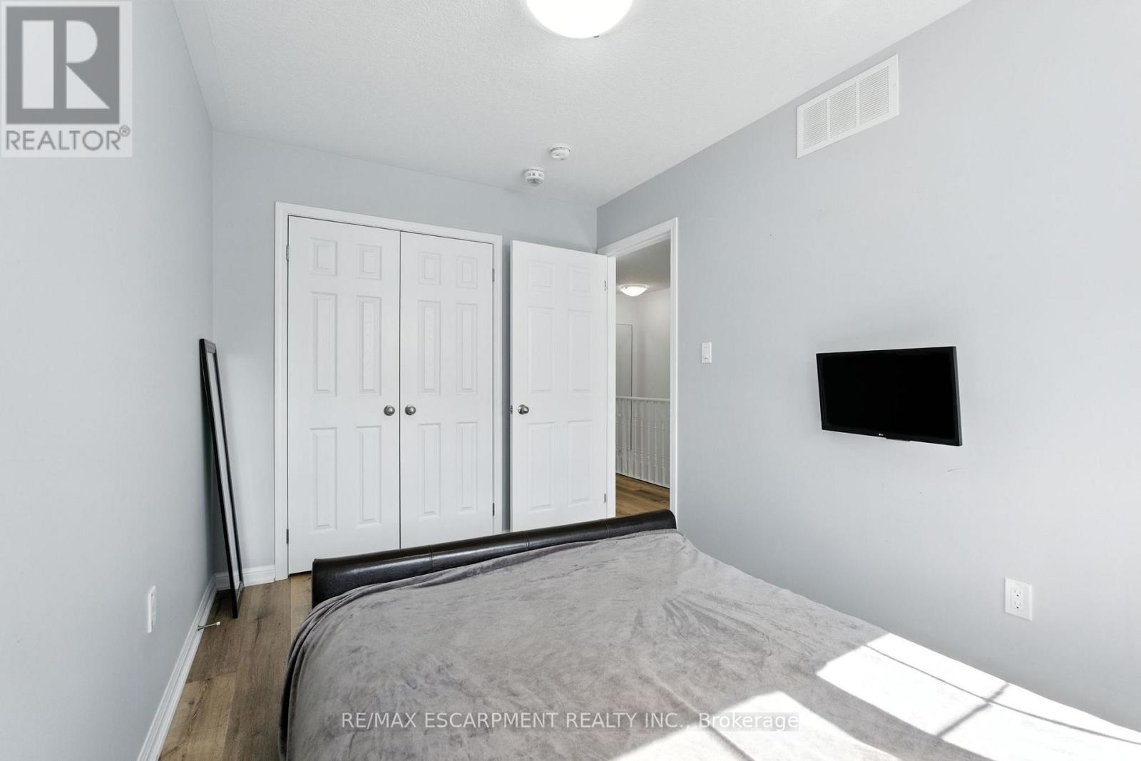 Photo 33 of 61 21 Diana Avenue, Brantford ON