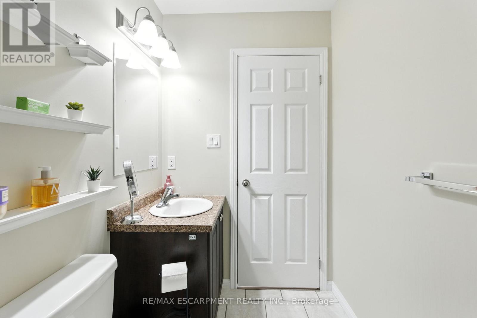 Photo 35 of 61 21 Diana Avenue, Brantford ON