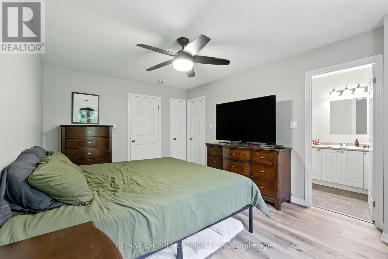 Photo 38 of 61 21 Diana Avenue, Brantford ON