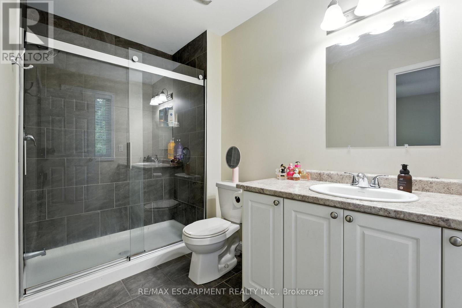 Photo 40 of 61 21 Diana Avenue, Brantford ON