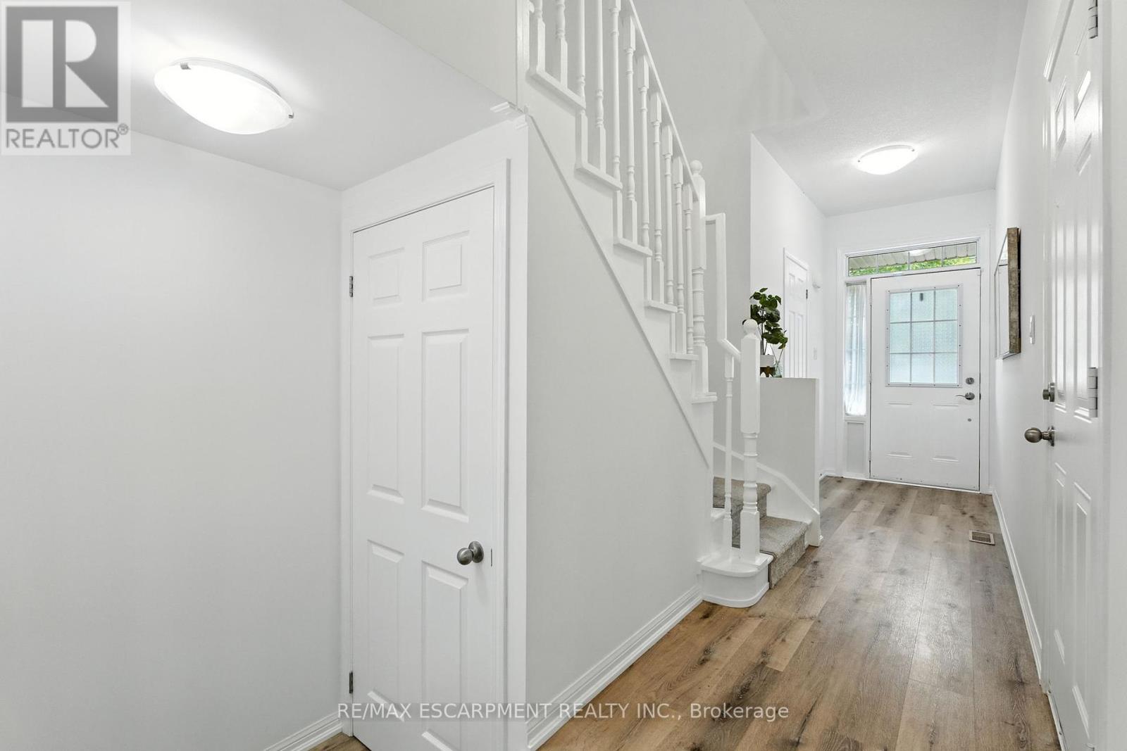 Photo 9 of 61 21 Diana Avenue, Brantford ON
