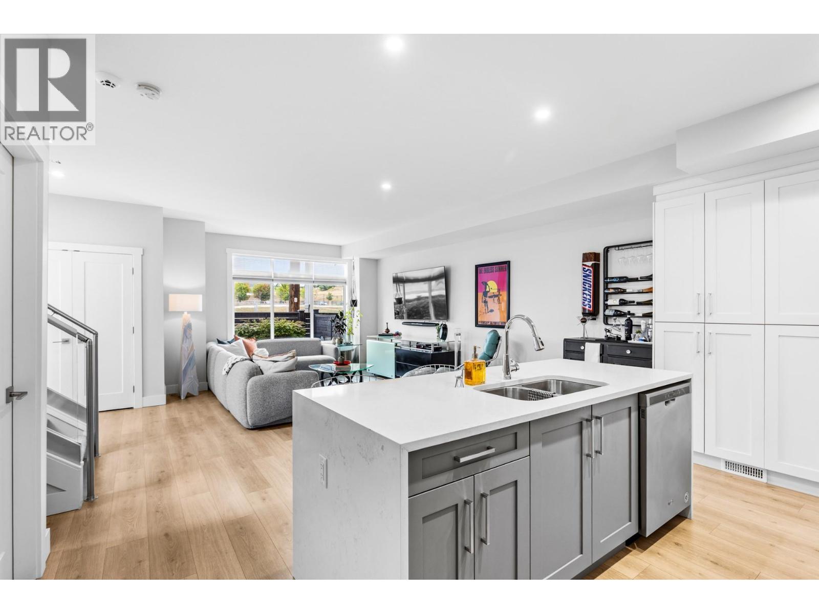 Photo 11 of 115 Wyndham Crescent Unit 1, Kelowna BC