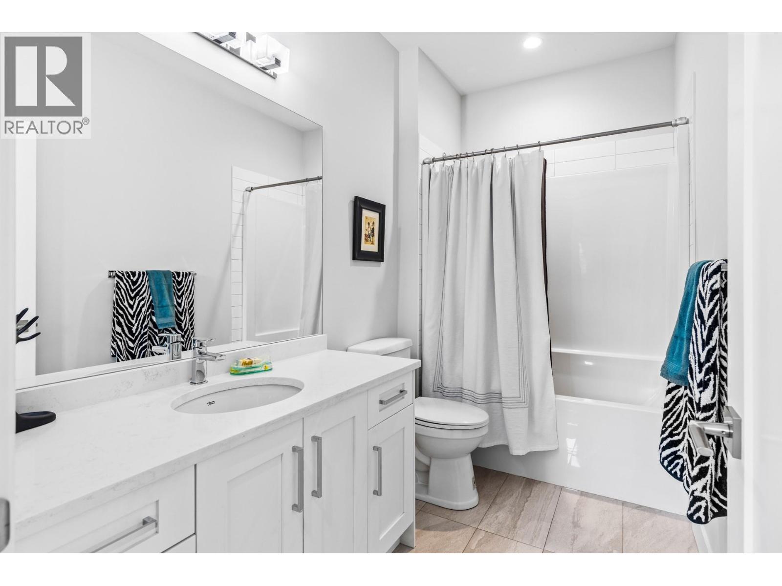Photo 32 of 115 Wyndham Crescent Unit 1, Kelowna BC