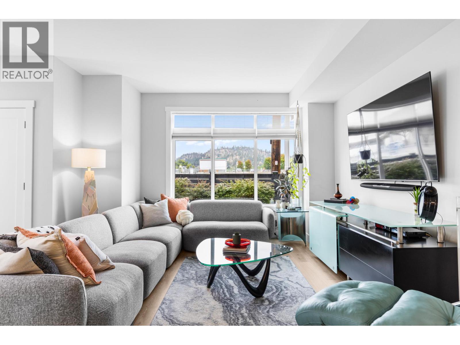 Photo 6 of 115 Wyndham Crescent Unit 1, Kelowna BC