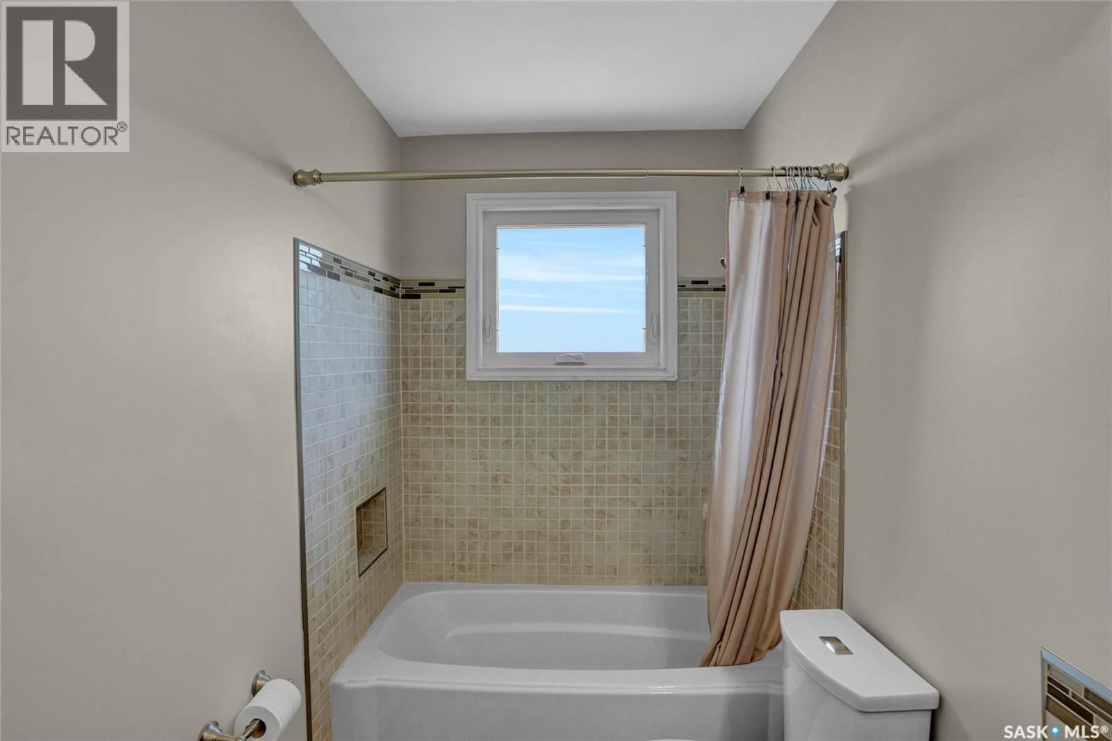 Photo 21 of 1311 Athabasca Street W, Moose Jaw SK