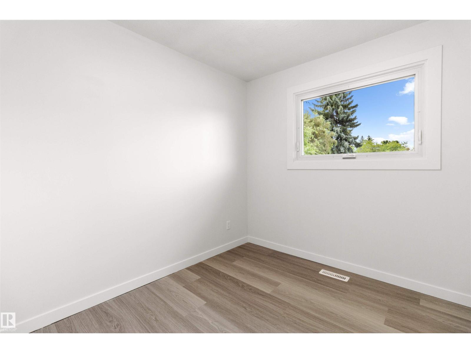 Photo 27 of 875 Juniper Av, Sherwood Park AB