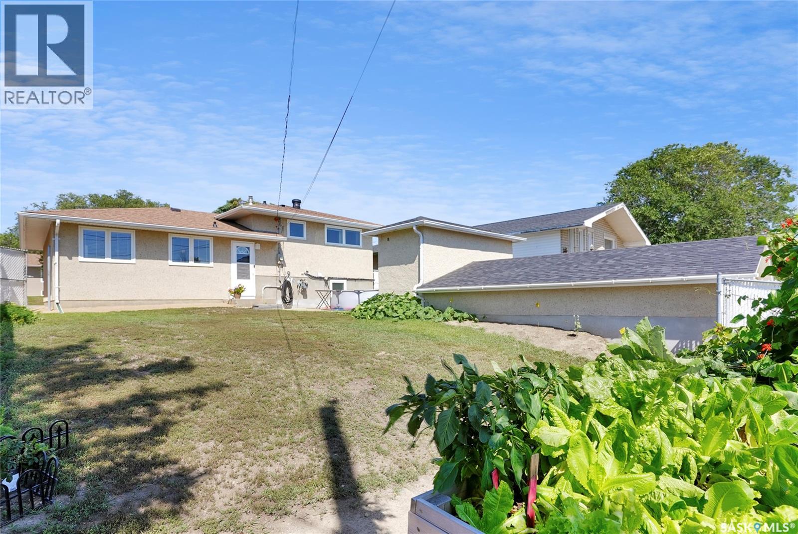 Photo 32 of 1311 Athabasca Street W, Moose Jaw SK
