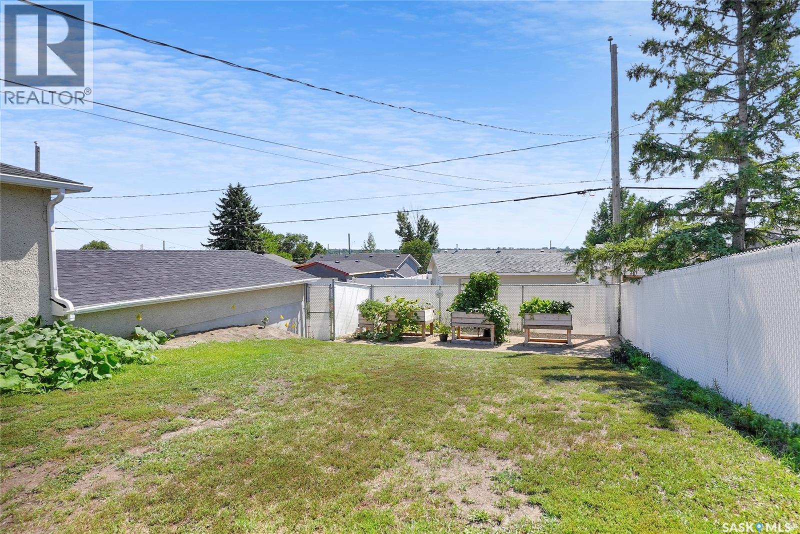 Photo 31 of 1311 Athabasca Street W, Moose Jaw SK