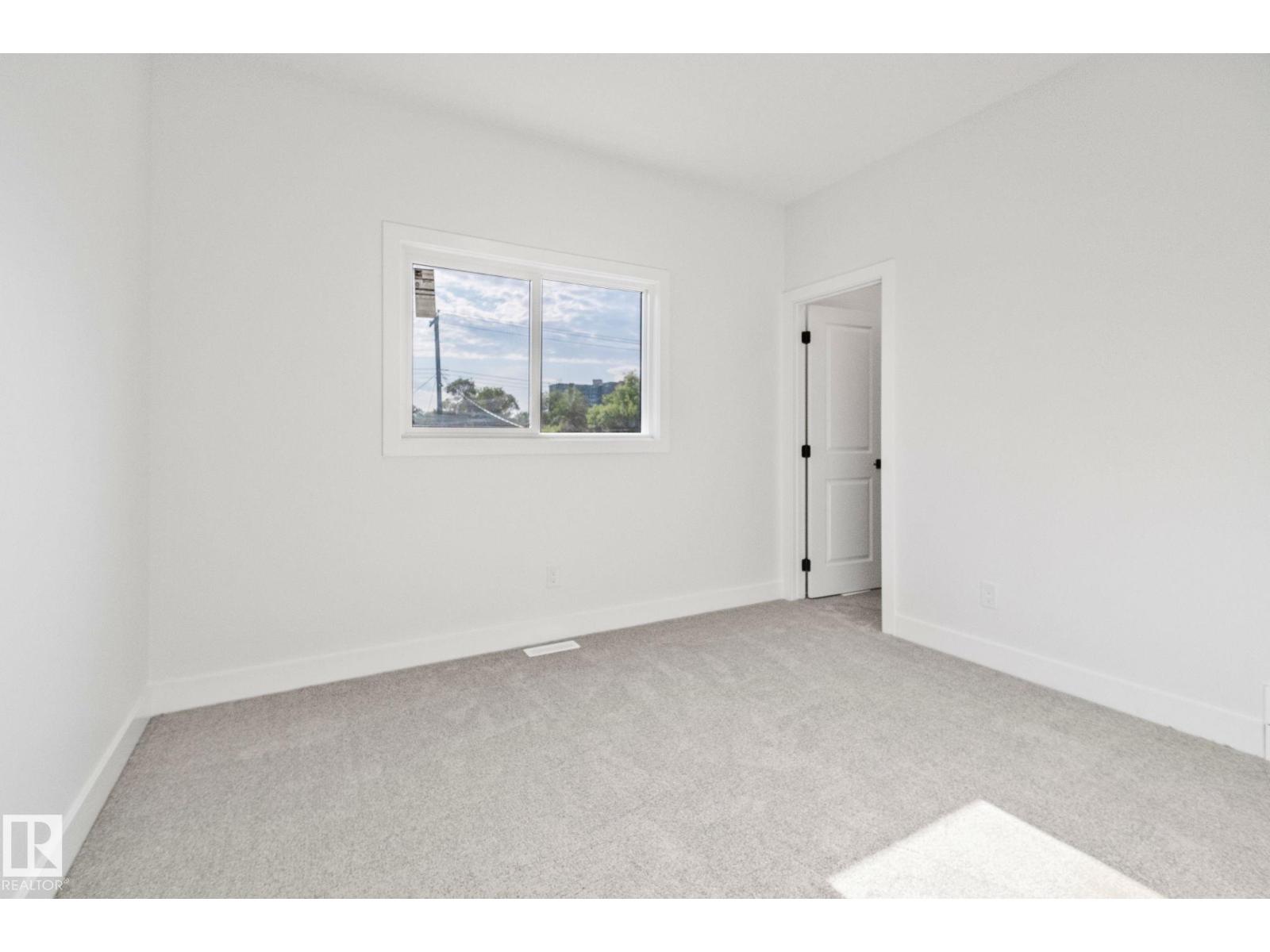 Photo 16 of 11140 126 St E Nw, Edmonton AB
