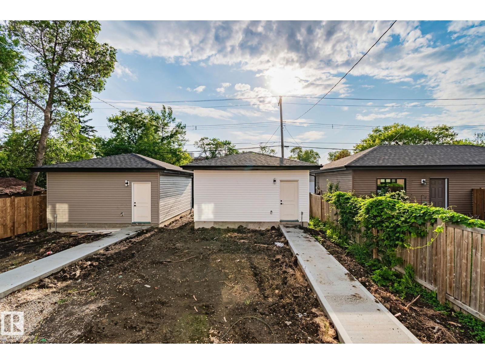 Photo 18 of 11140 126 St E Nw, Edmonton AB