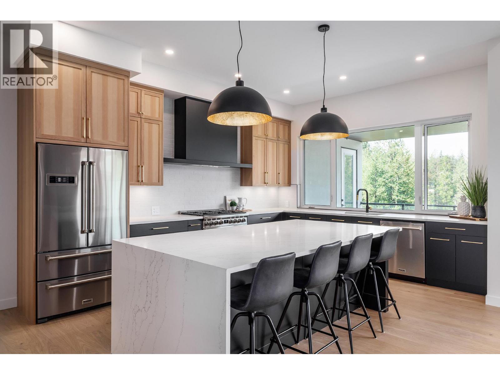  10274 Beacon Hill Drive, Lake Country