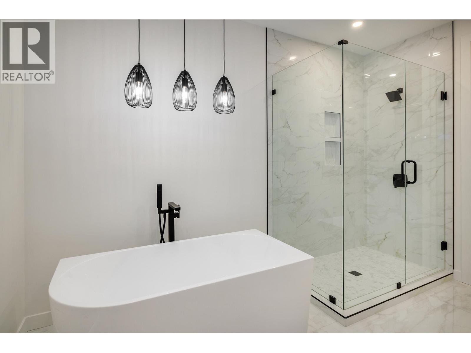  10274 Beacon Hill Drive, Lake Country