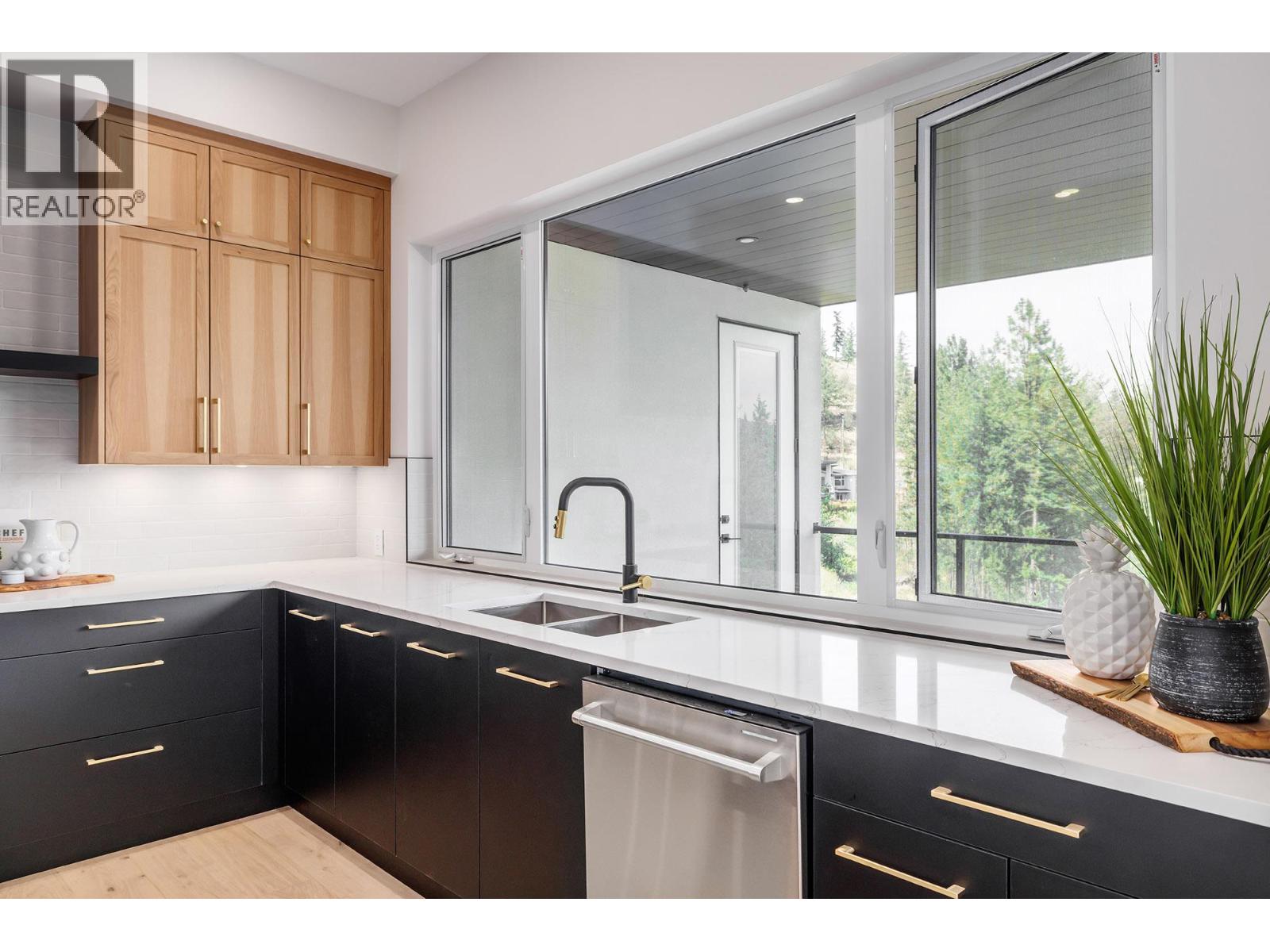  10274 Beacon Hill Drive, Lake Country