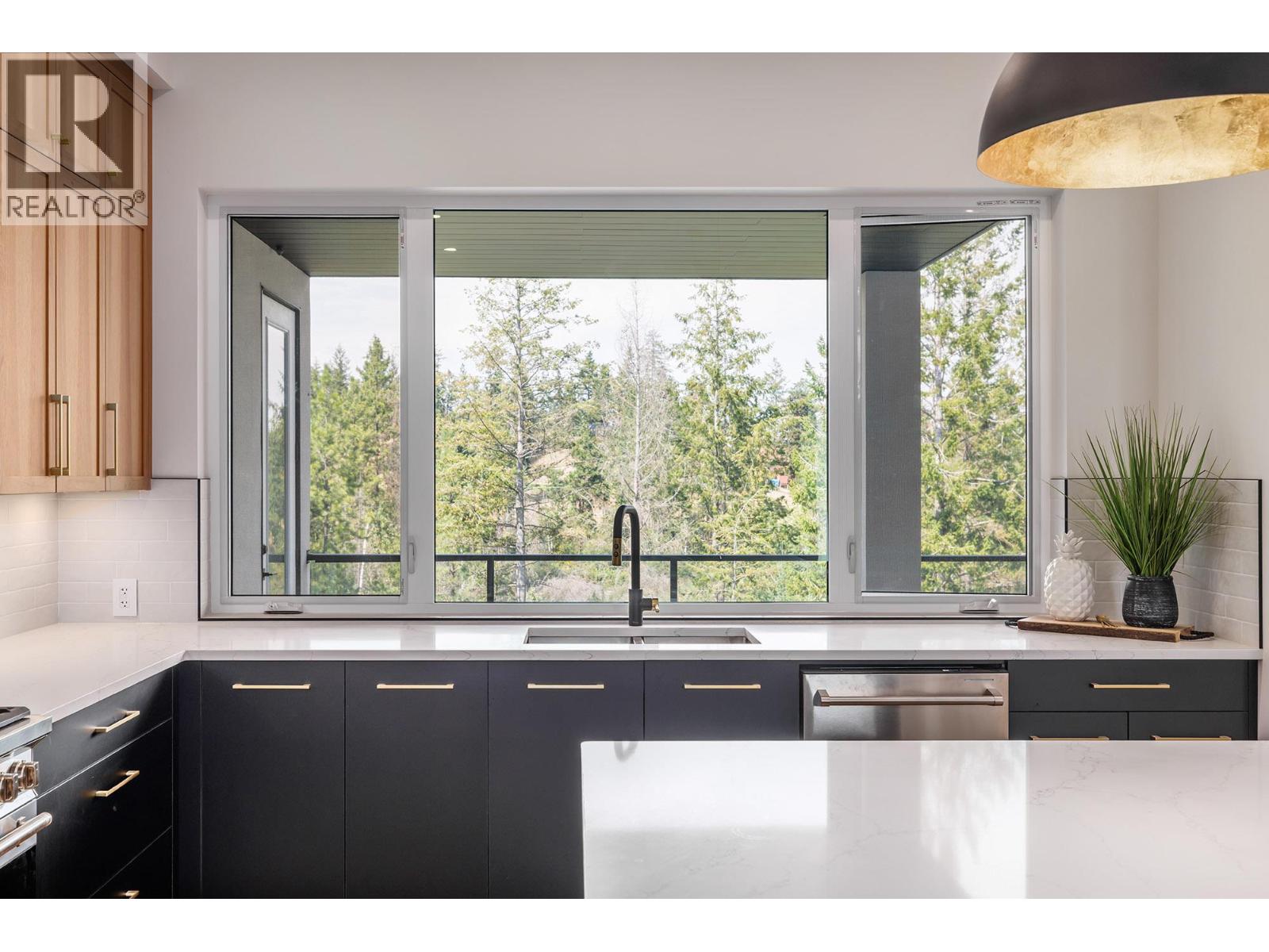  10274 Beacon Hill Drive, Lake Country