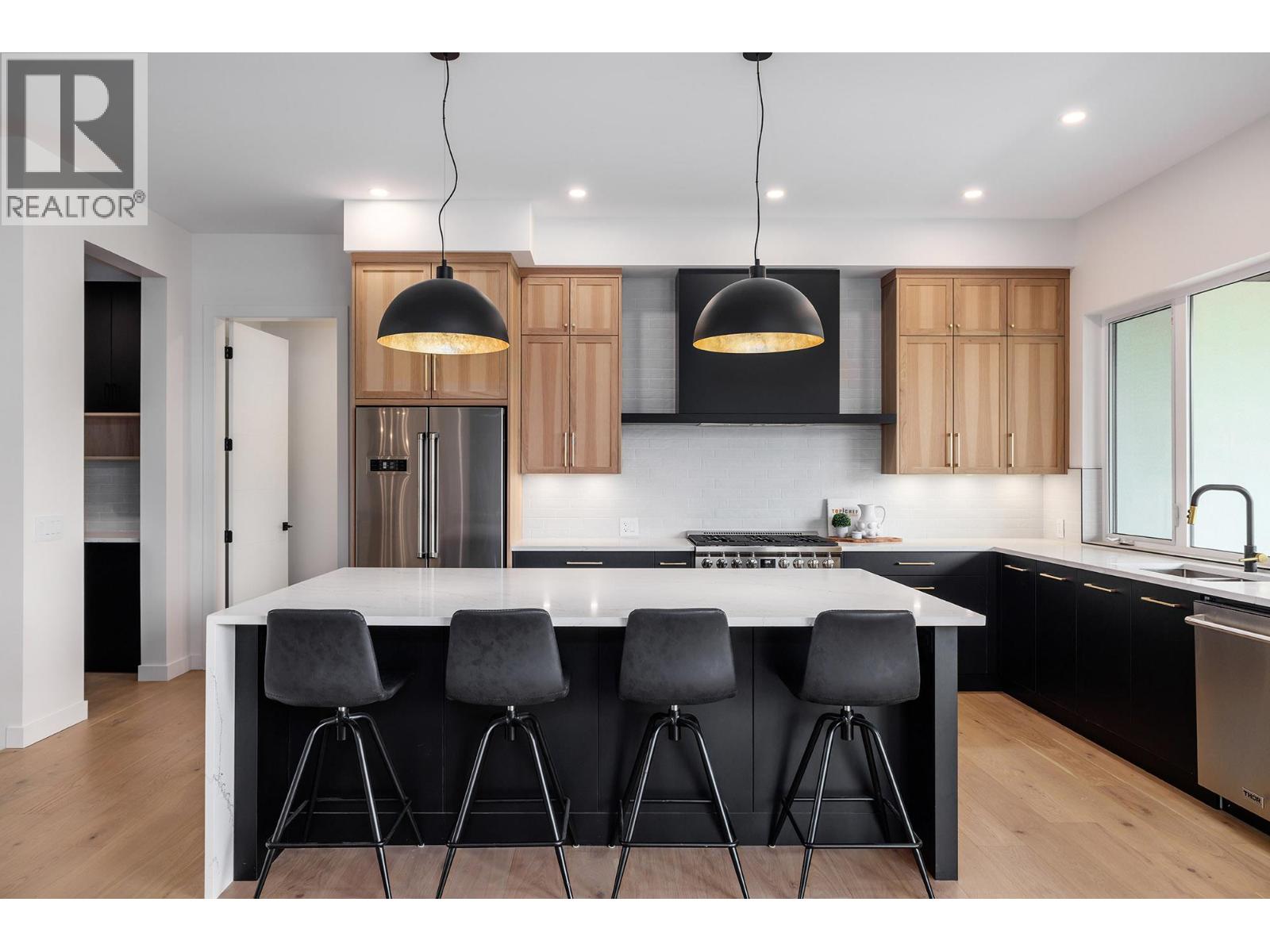  10274 Beacon Hill Drive, Lake Country