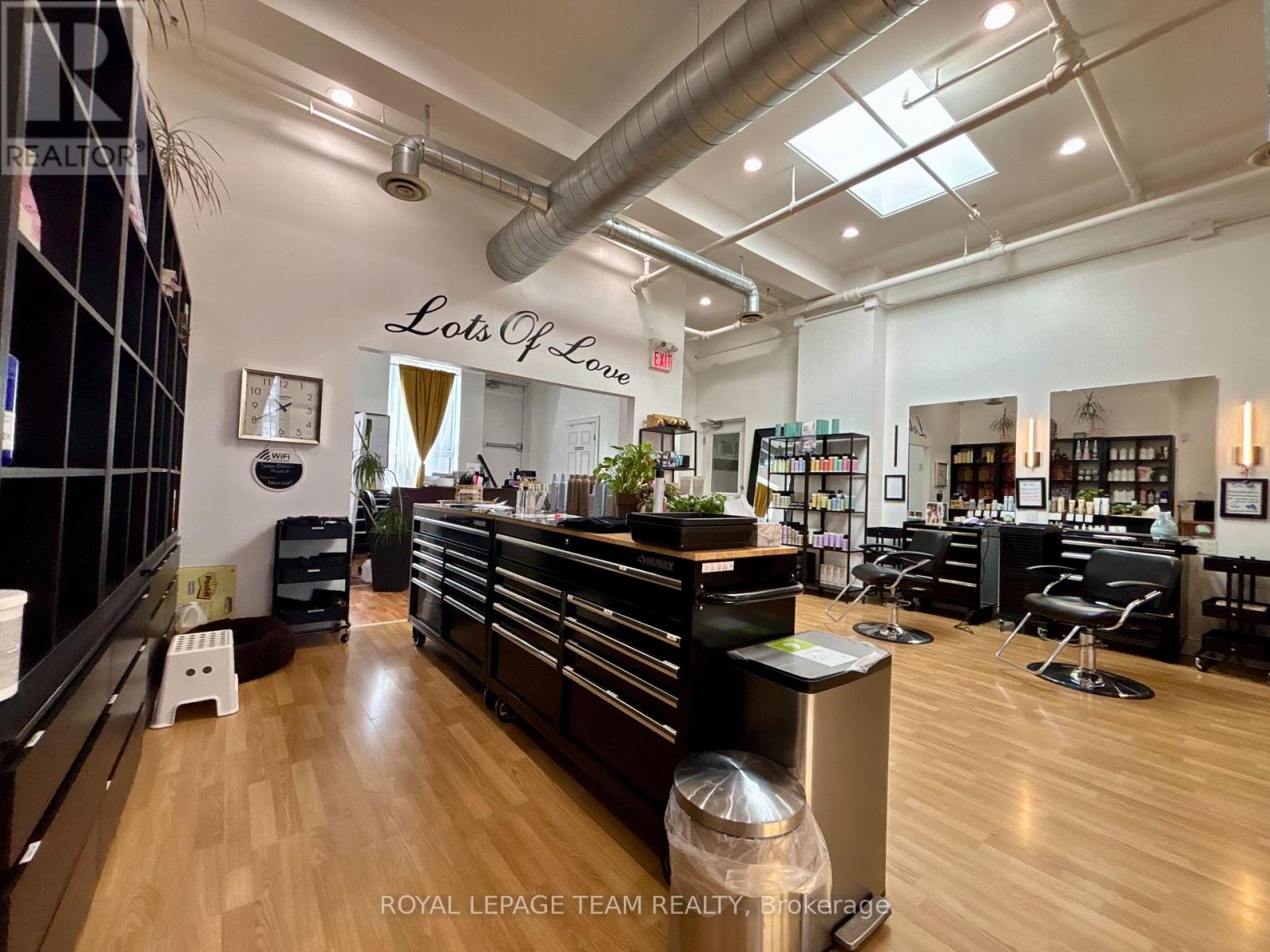 Photo 11 of 301 Bank Street, Ottawa ON
