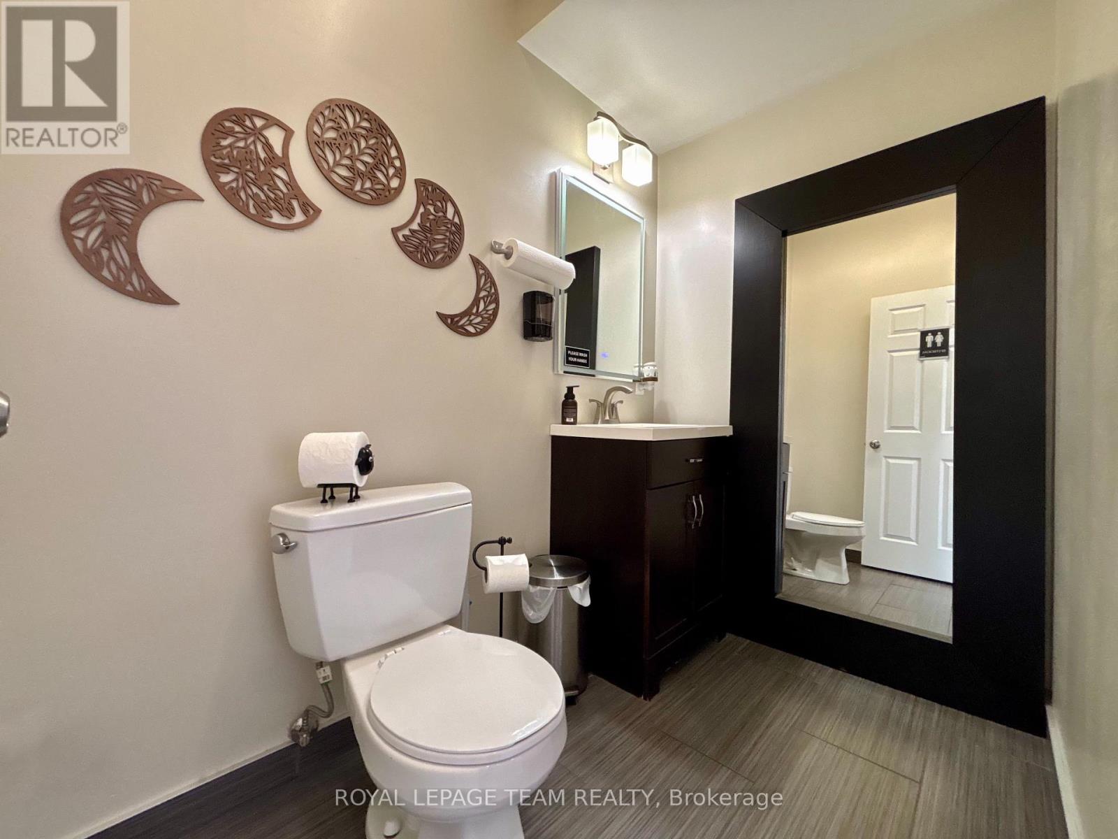 Photo 19 of 301 Bank Street, Ottawa ON