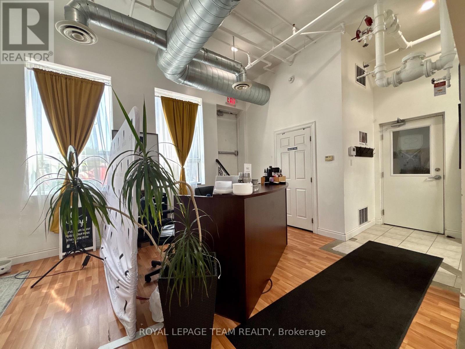 Photo 6 of 301 Bank Street, Ottawa ON