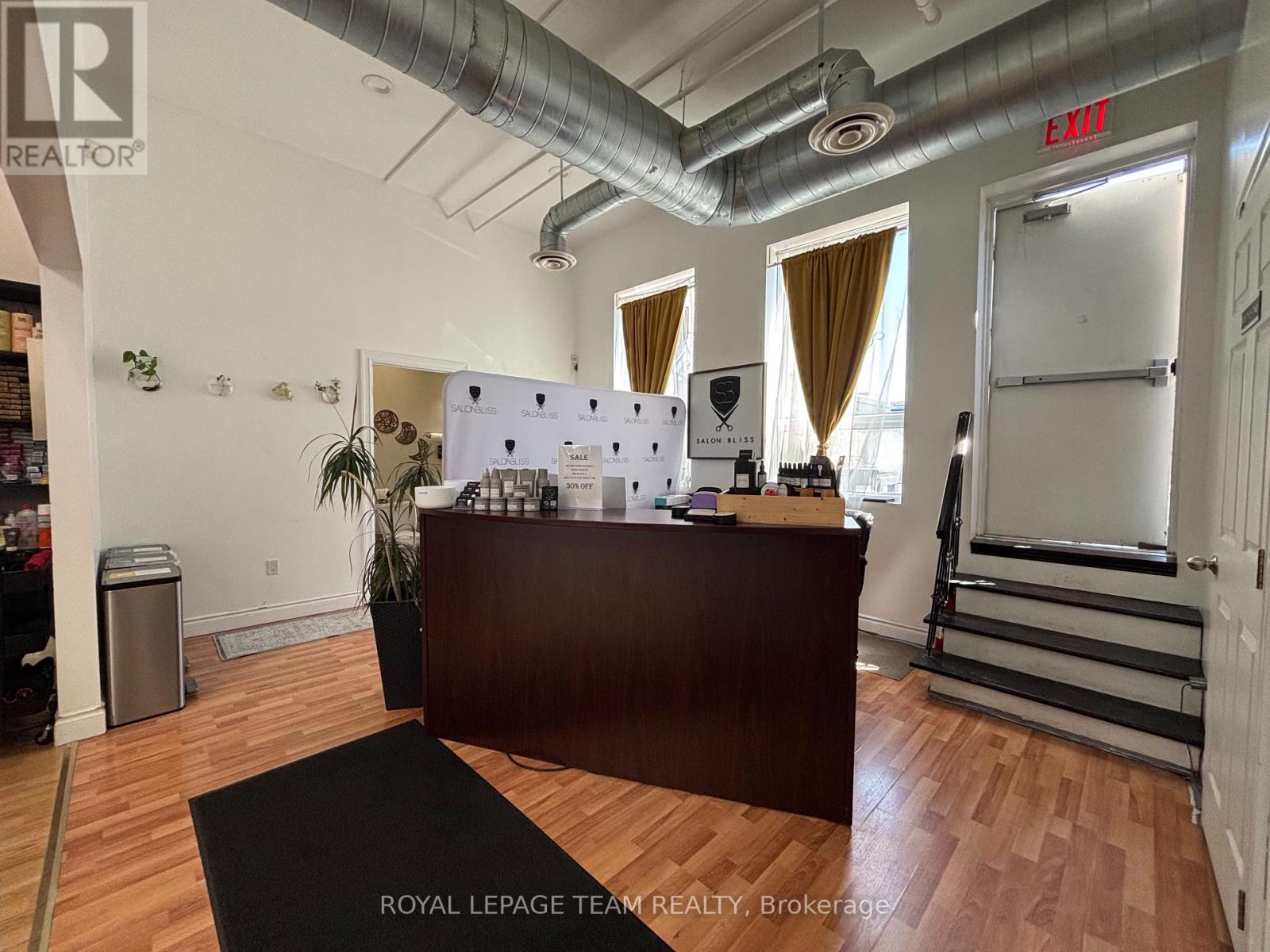 Photo 7 of 301 Bank Street, Ottawa ON