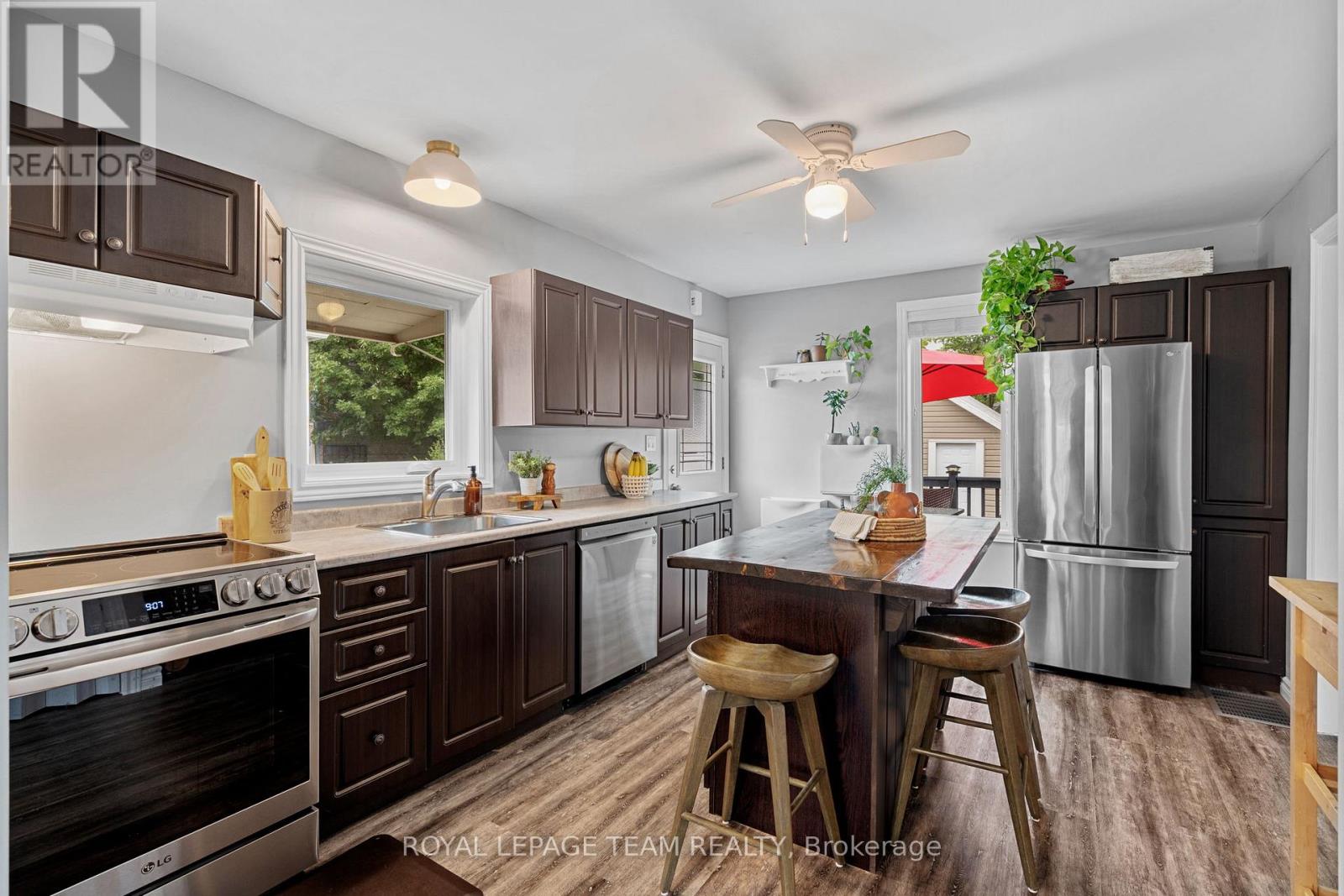 Photo 10 of 27 Victoria Avenue, North Grenville ON