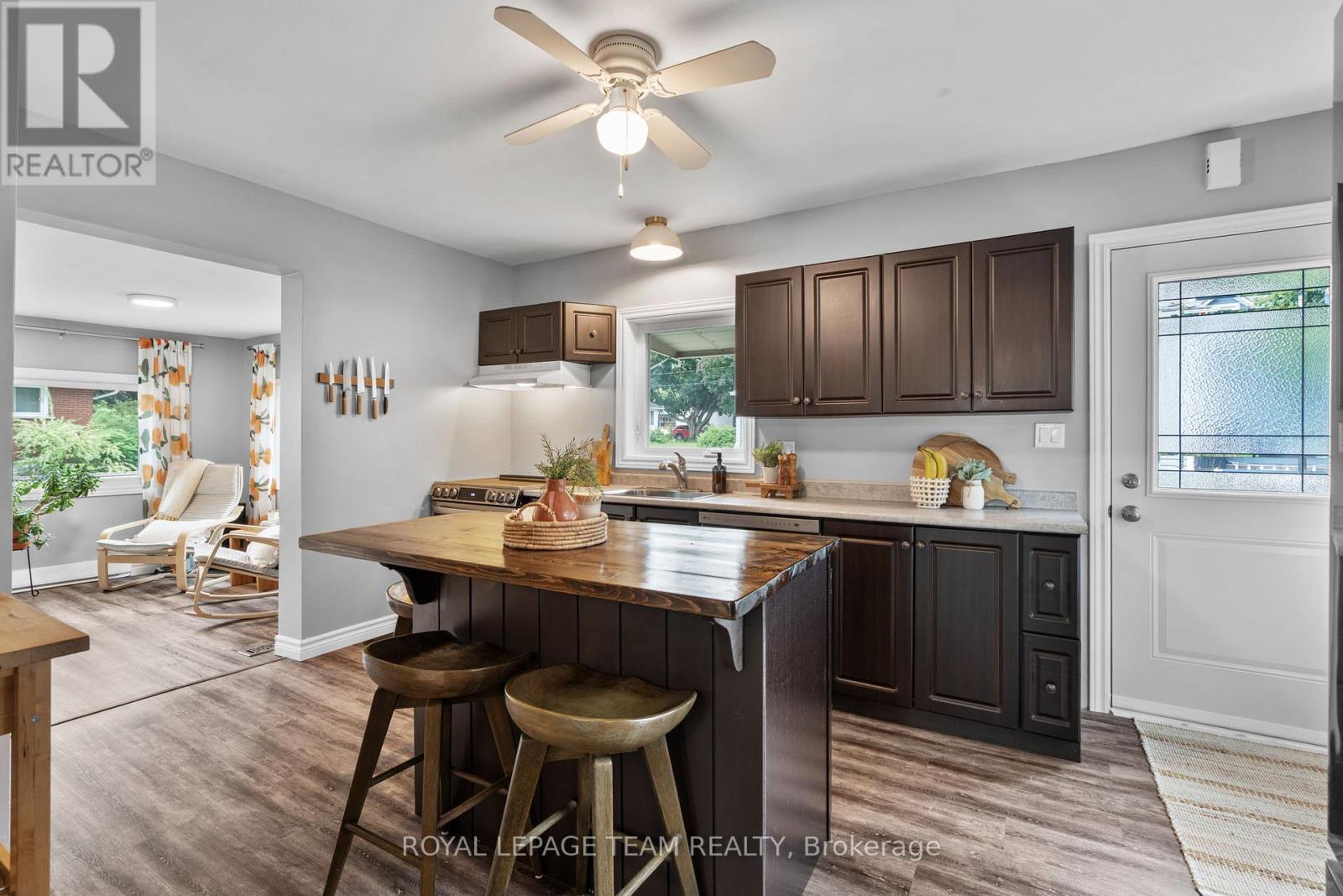 Photo 11 of 27 Victoria Avenue, North Grenville ON