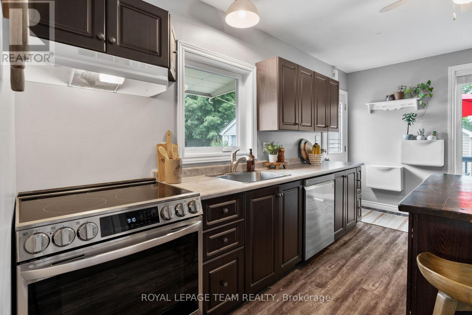 Photo 13 of 27 Victoria Avenue, North Grenville ON