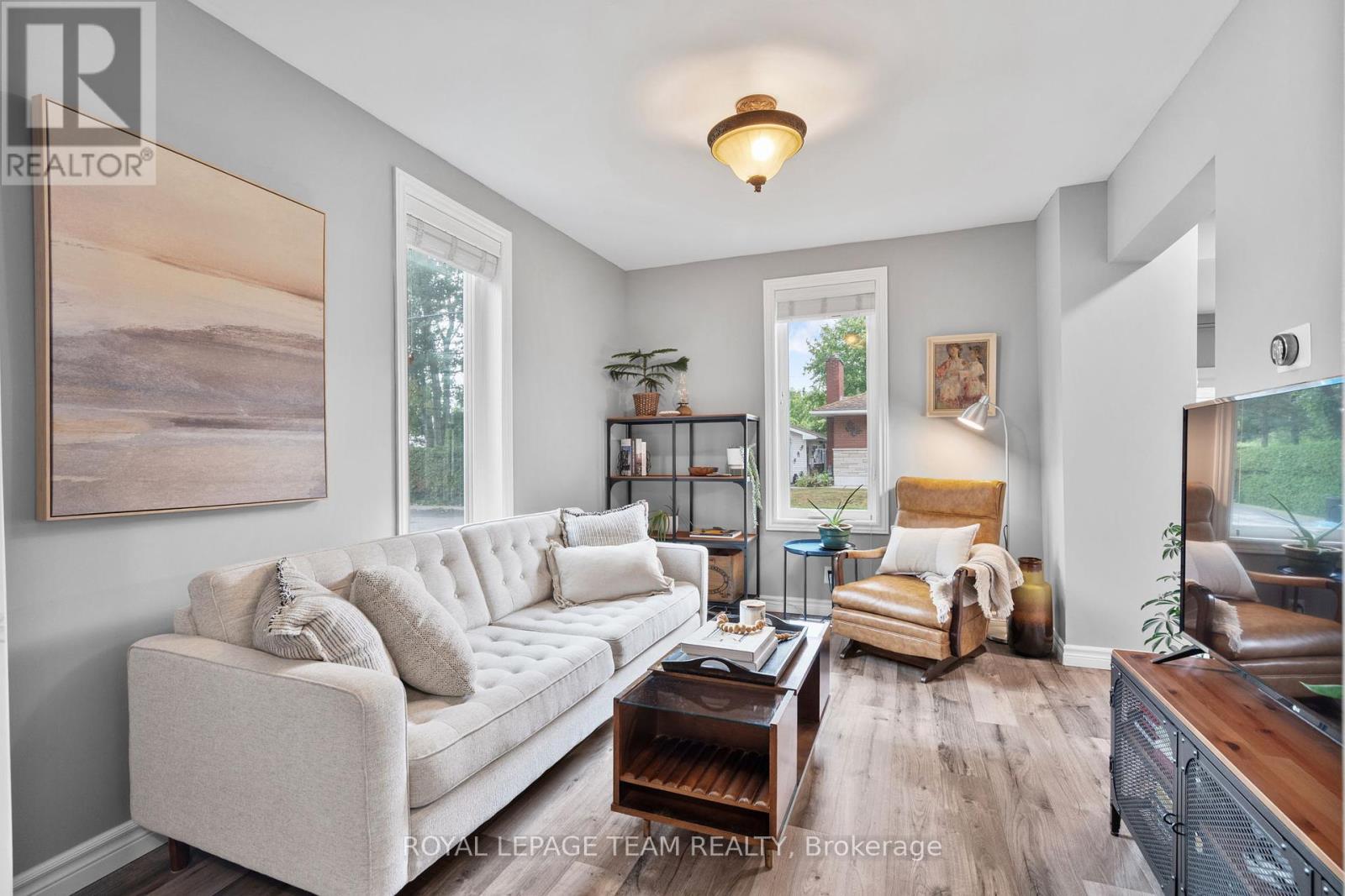 Photo 18 of 27 Victoria Avenue, North Grenville ON