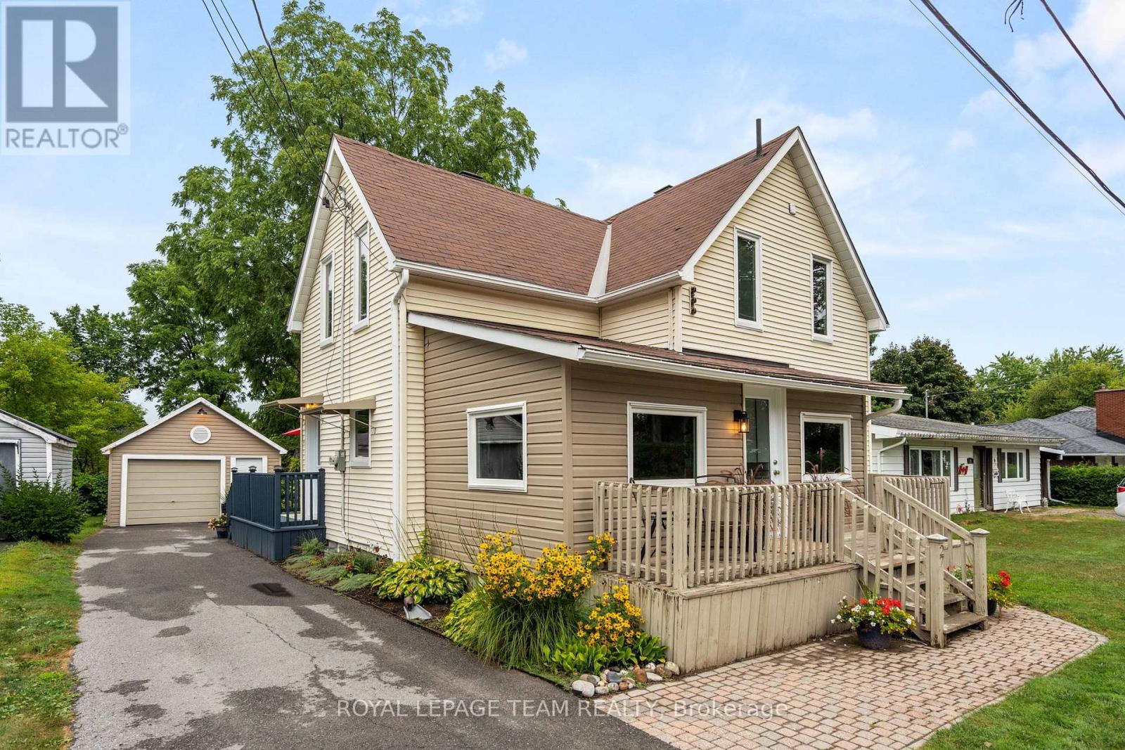 Photo 2 of 27 Victoria Avenue, North Grenville ON