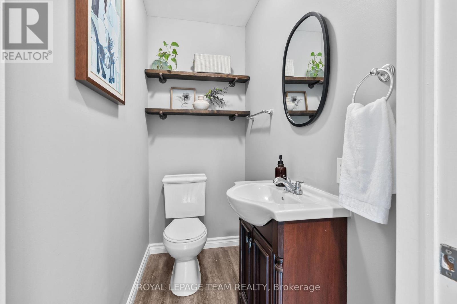 Photo 20 of 27 Victoria Avenue, North Grenville ON
