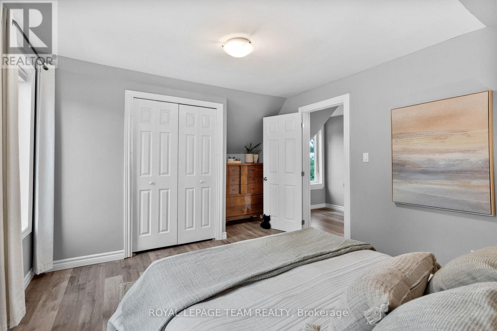 Photo 23 of 27 Victoria Avenue, North Grenville ON