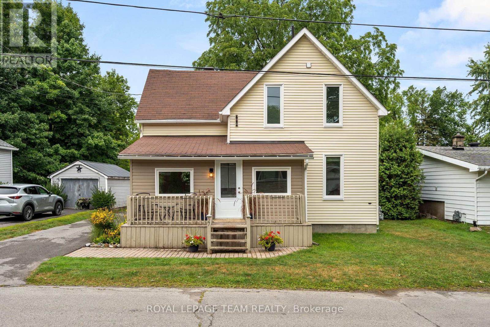 Photo 3 of 27 Victoria Avenue, North Grenville ON