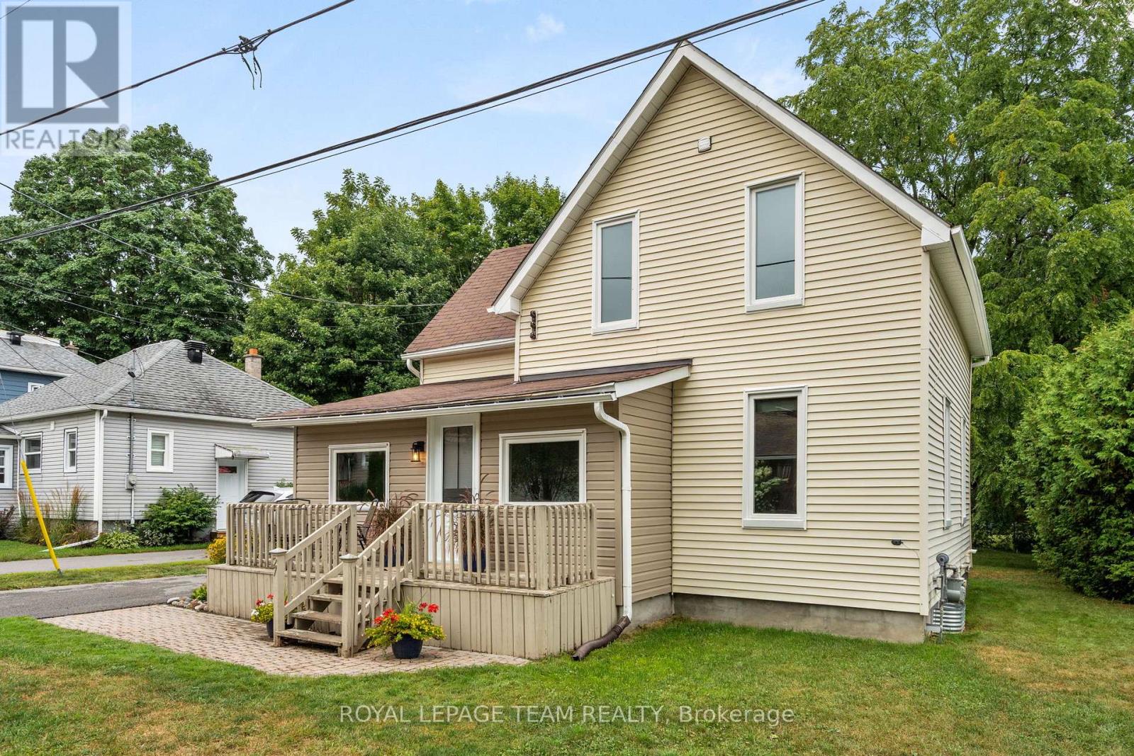 Photo 4 of 27 Victoria Avenue, North Grenville ON