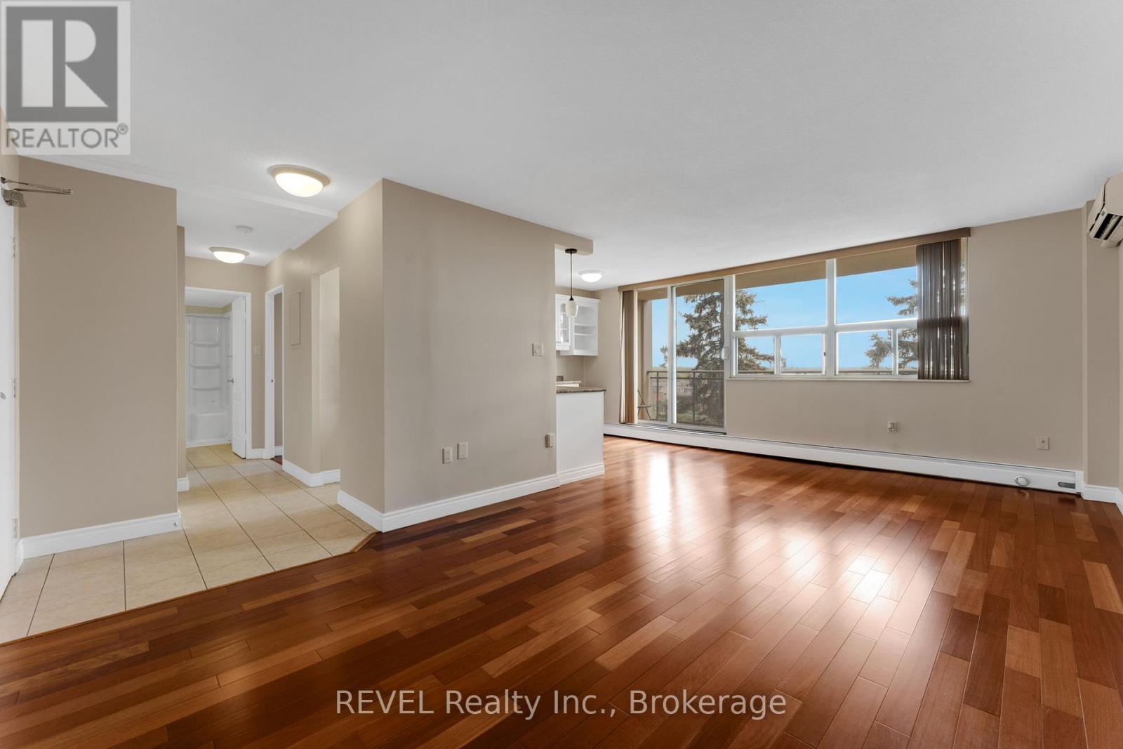 Photo 8 of 502 6390 Huggins Street, Niagara Falls ON
